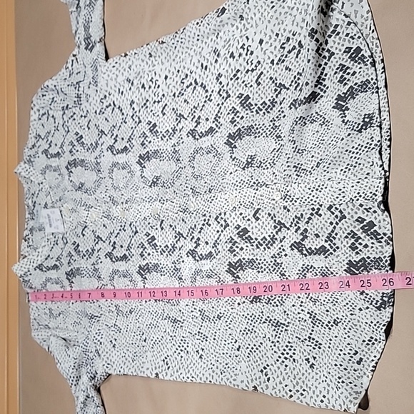 J Crew, Size XS Black, Gray, White Snake Print Button Down Blouse, NEW - Picture 11 of 15